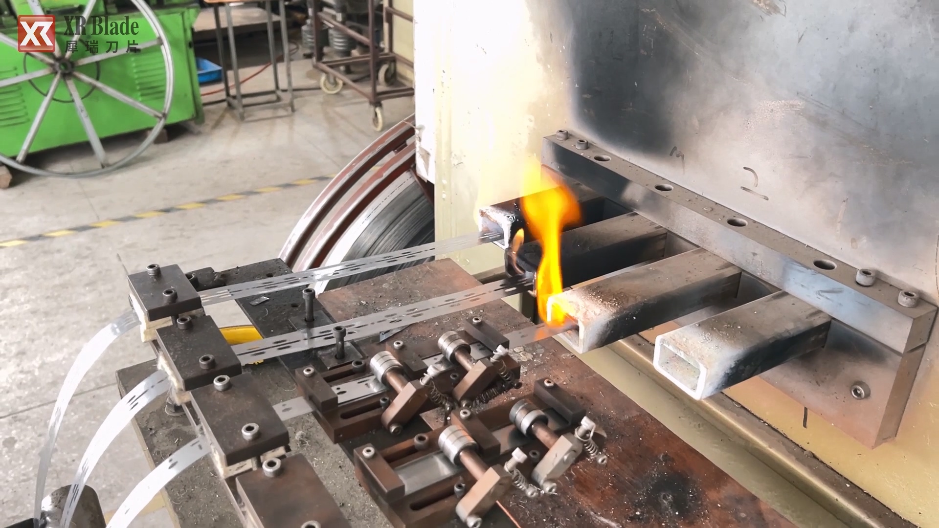 heat treatment process of blade manufacturing