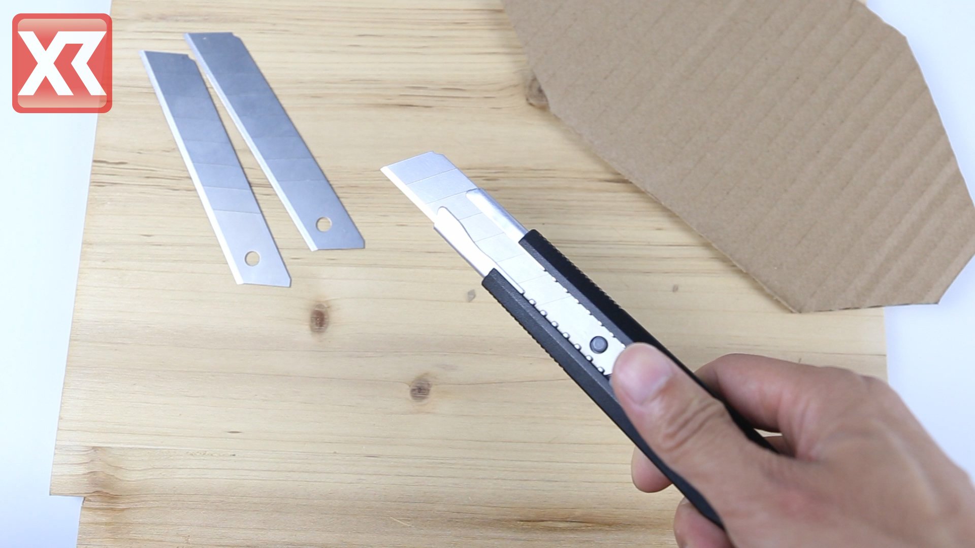 utility-knife-with-breakaway-blade